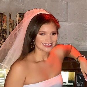 Meet your Posher, Isamar